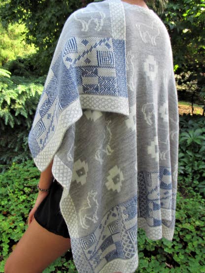 MODA LATINA - Vendita all'ingrosso Mantella - Donna - Mantella reversibile Ruana in lana lavorata a maglia da donna senza maniche