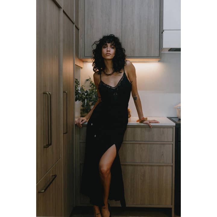 Sveta Midi - Svart för wholesale av Barefoot Blonde Collection