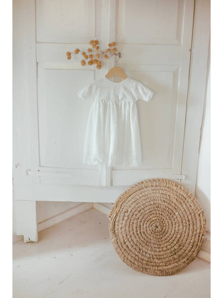 Matrinna – Engroshandel Kjole - Baby – Hvid baby knælang kjole, guipure blomsterpige kjole med flæser, kortærmet Boho Lace Outfit til småbørn, nyfødt blomsterkjole