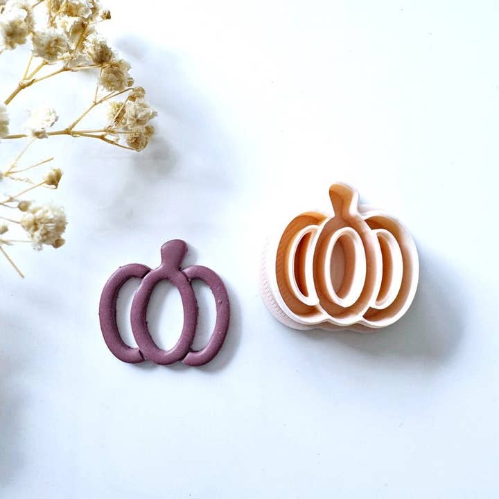 Pumpkin Outlin for wholesale by S.I. Originals