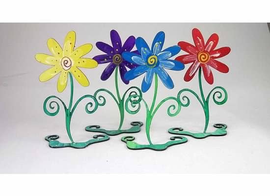 Blumenskulptur, handbemalt, klein, Fotohalter für den Großhandel von Octopus Adventure by Rebecca Duffy Bush