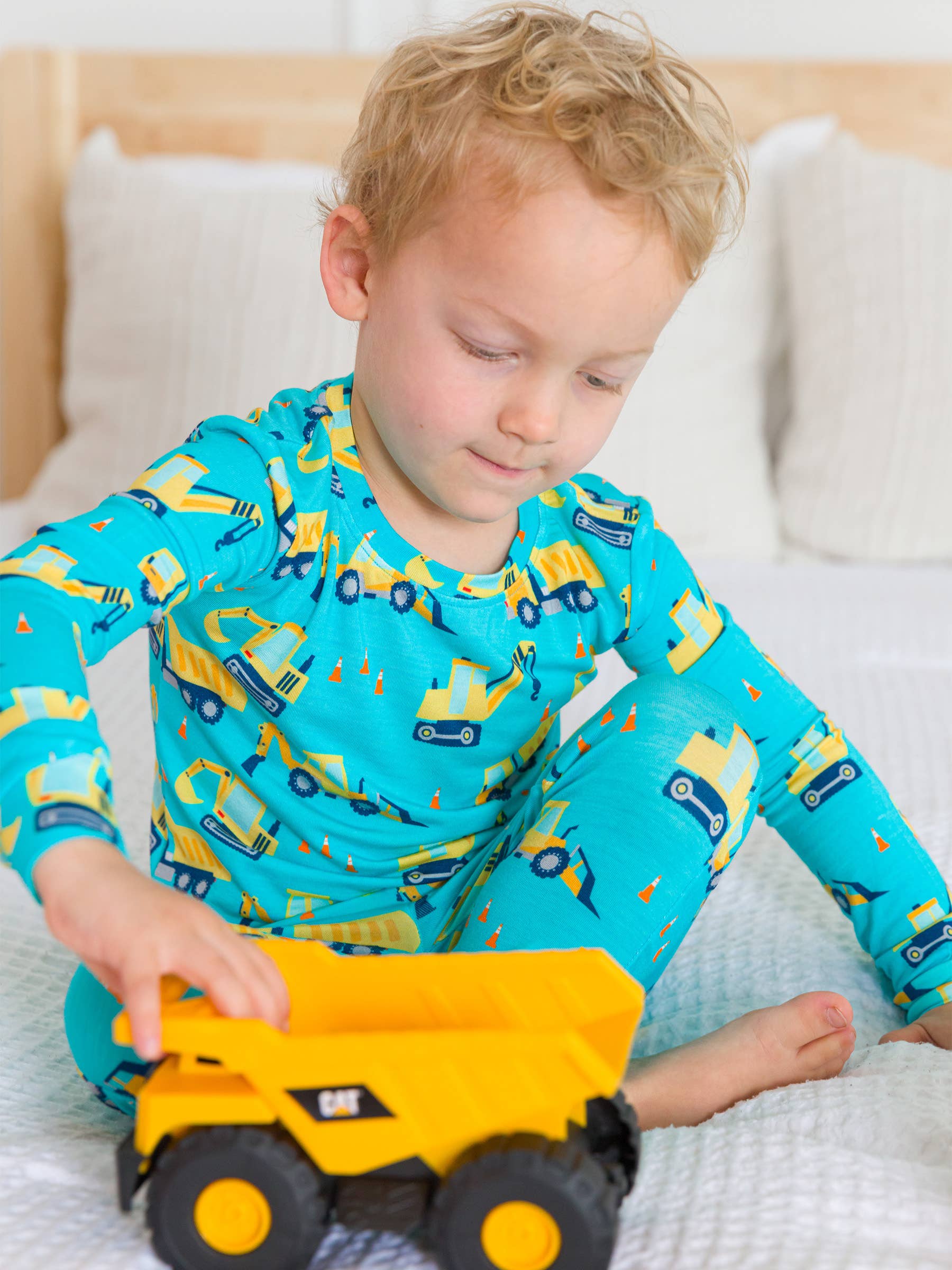 Azul Conjunto de Pijama de Manga Comprida SoftSnooze™ Kids em Viscose de Bambu Sob Construção para venda a revendedores na Faire1