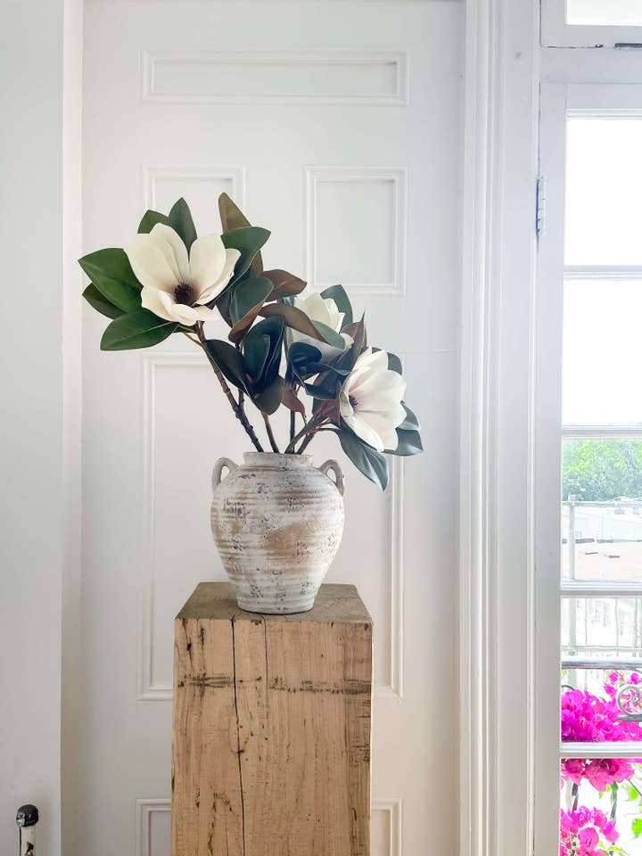 Vase en céramique style vintage Luciana avec poignées pour la vente par Hycroft Home Decor