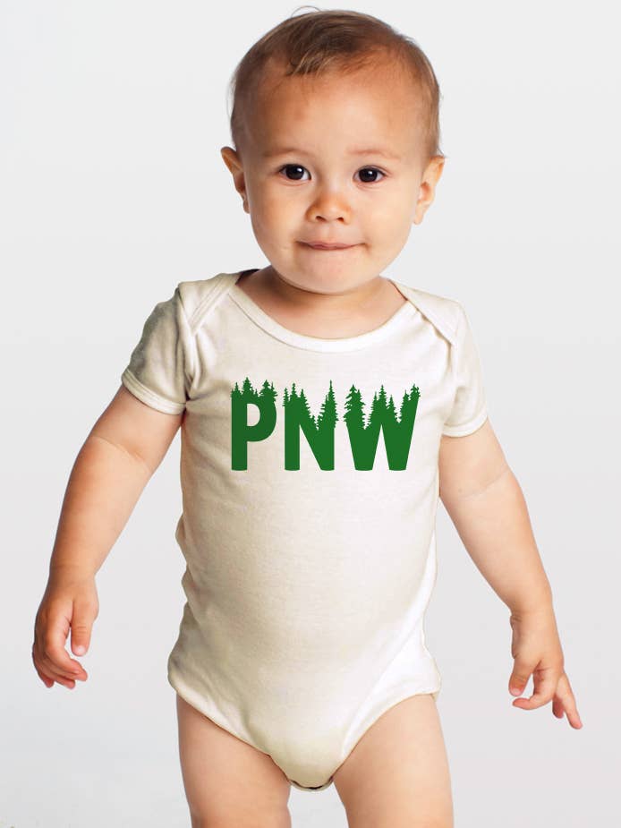 PNW Trees — Genderneutrale biologische baby uit één stuk voor wholesale door Orange Twist Studio LLC