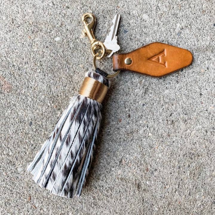 Wild Sky Leather – Porta-chaves - Mulher por atacado – Chaveiro de borla de cabelo salpicado grande em couro2