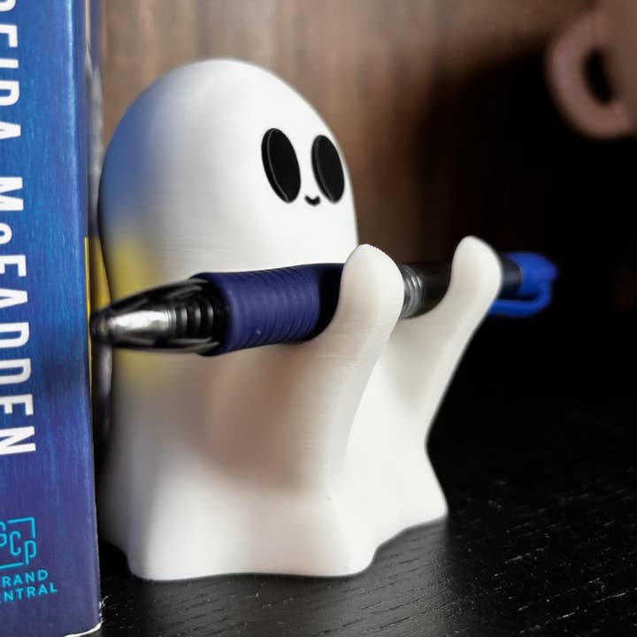 Stylo Fantôme | Figurine de Bureau Effrayante : Imprimée en 3D pour la vente par The Printed Maniac