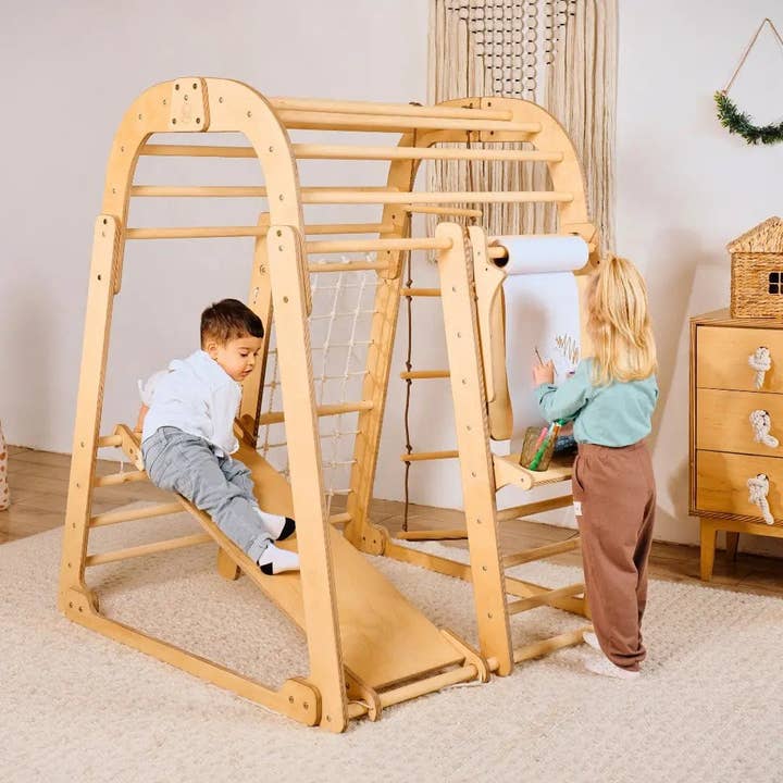 8-in-1 Indoor Speeltuin: Klimrek met Klimnet, Glijbaan, Gymnastiekringen, Hangende Ladder, Schotelschommel, Tekenbord en Kinderstoel – Beige voor wholesale door SchnappFreude