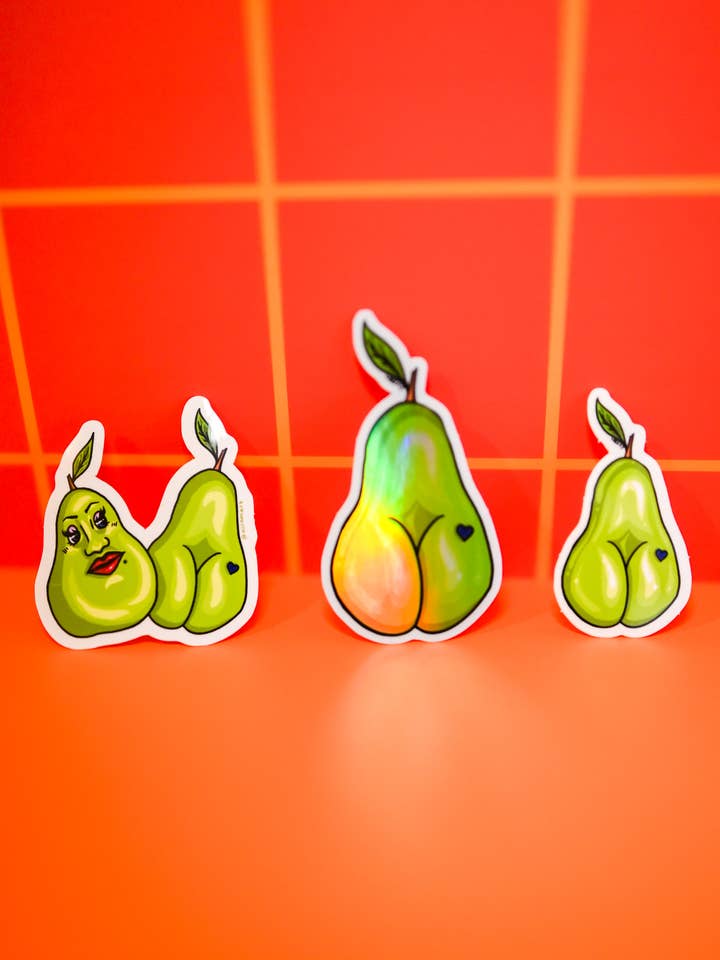 Autocollant vinyle Pear Booty pour la vente par Cheeky Art Studio