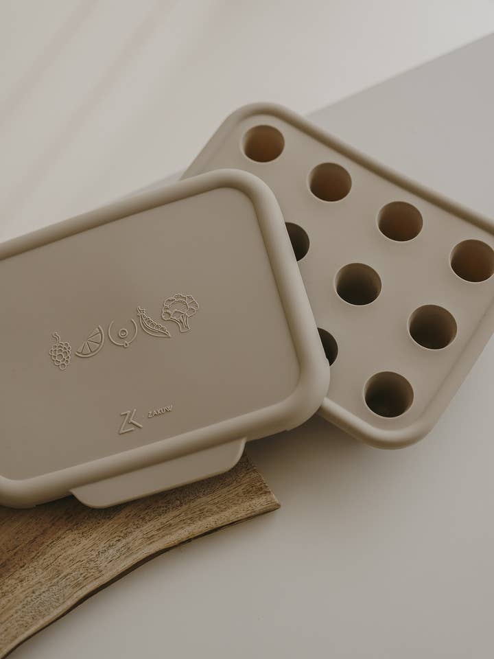 Baby ice tray - suitable for nibble teats for wholesale by Zakuw