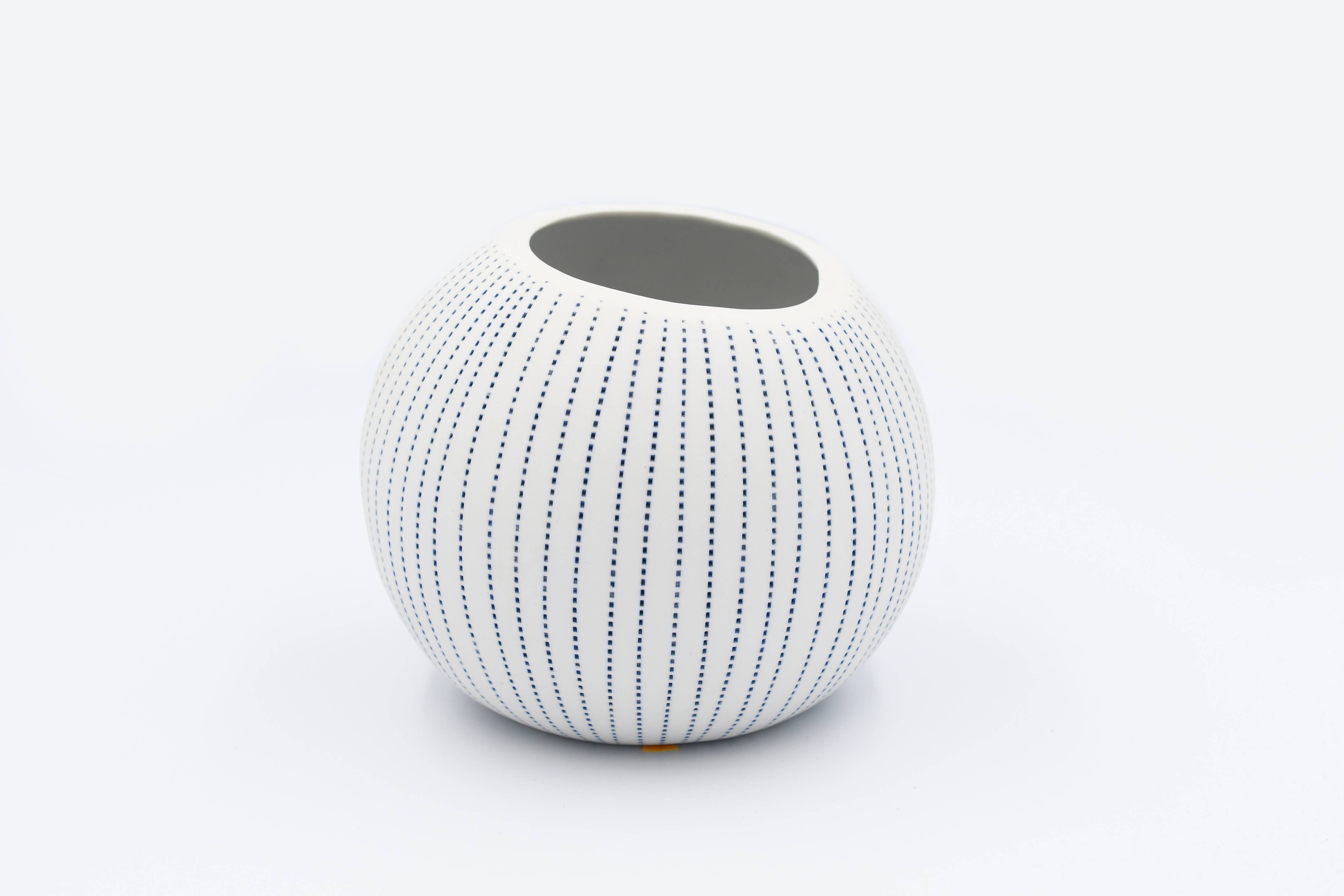 Art Floral Trading LLC - Wholesale Vase - 274W26 PETTRA L-Handcrafted Porcelain Vase4