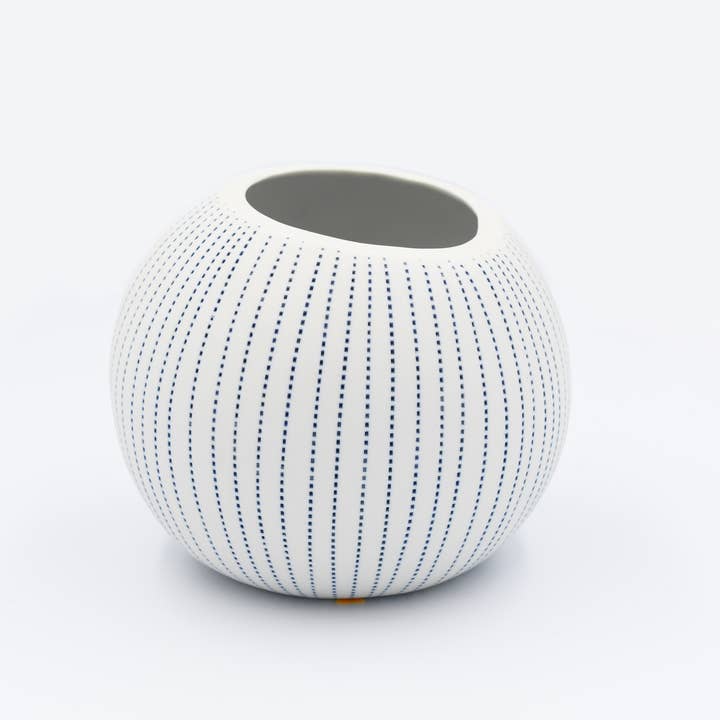 Art Floral Trading LLC - Wholesale Vase - 274W26 PETTRA L-Handcrafted Porcelain Vase4