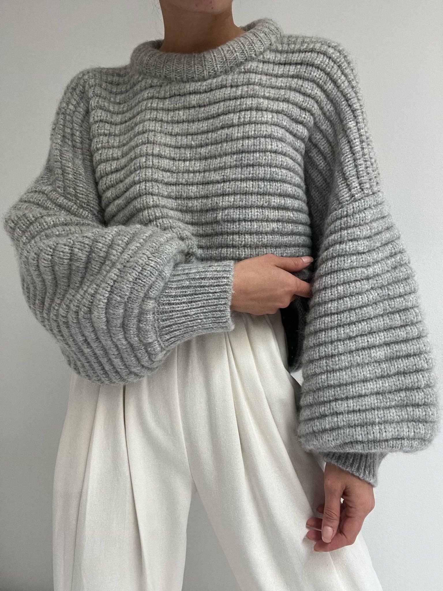 Na Nin – Großhandel Strickpullover – Damen – Romy Strickpullover aus Alpakawolle mit Ballonärmeln6
