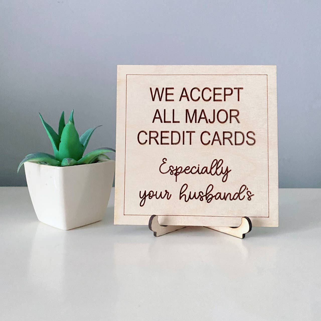 M.Ree Jewels Creative – wholesale Skrivbords-/bordsskylt – Rolig kassan tecken - Vi accepterar din mans kreditkort0