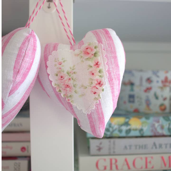 Cœur en tissu rayé rose pour la vente par Pretty Homestyle