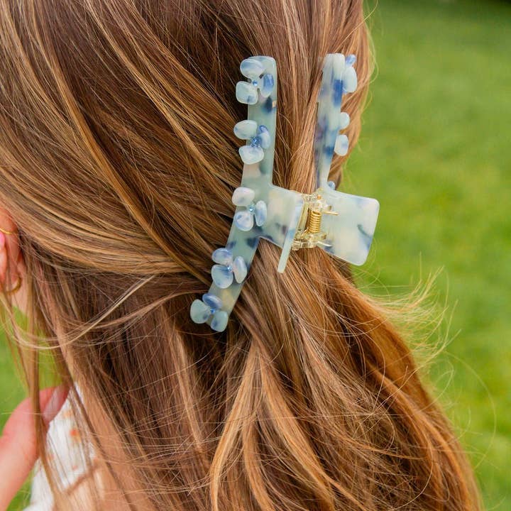 Shop ANDi - Wholesale Hair Clip - Women's - 3D Petals Claw Clip