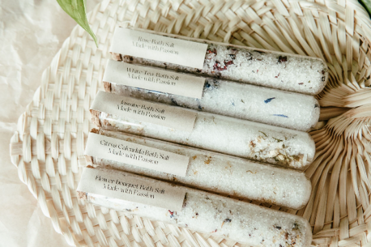 Hera By Hera Bath and Body – Engroshandel Badesalt – Floral Bliss Badesalt i Reagensglas | Julegaveidé4