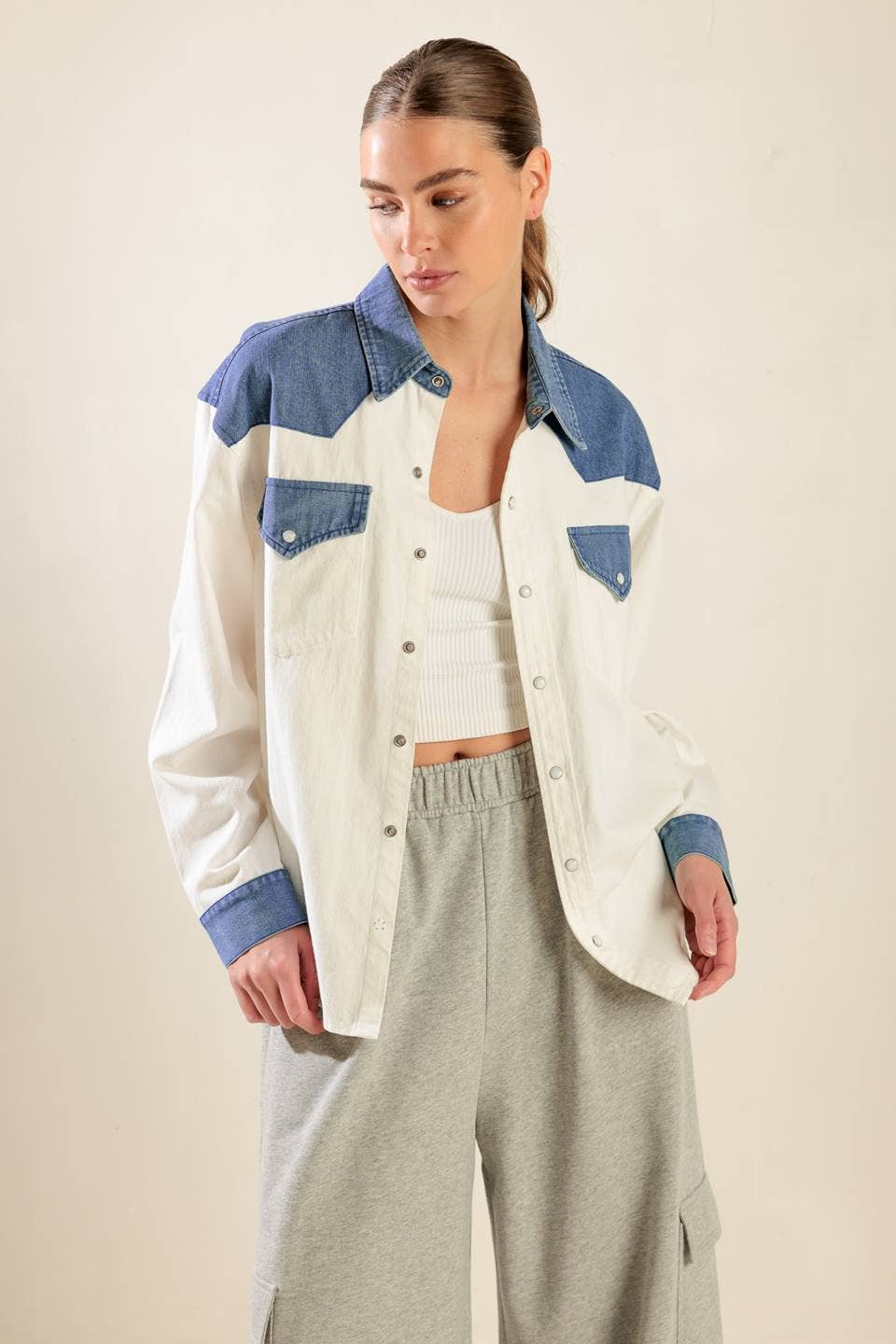 BRANCO DENIM AZUL Uma camisa de tecido maciço e jeans - FT1318 para venda a revendedores na Faire3