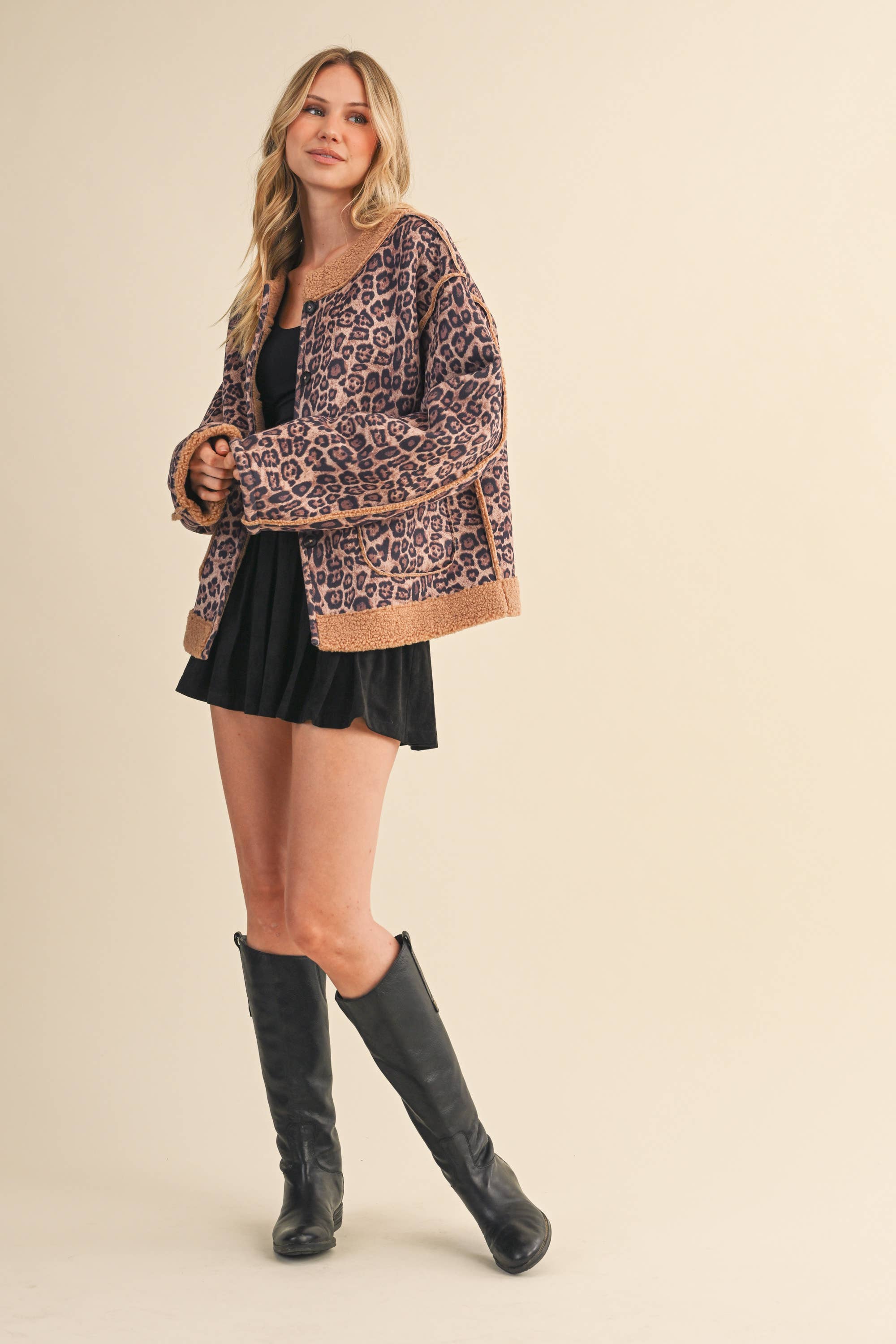 IJ1639 LEOPARD REVERSIBLE TEDDY LEOPARD QUILTED JACKET for wholesale on Faire12