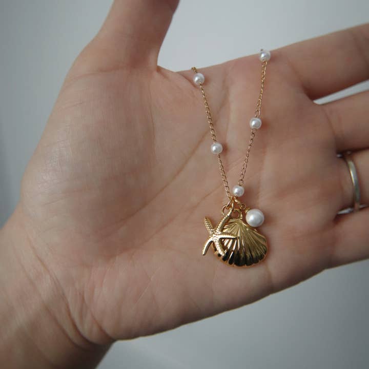 JESSA Jewelry - Wholesale Pendant/Charm Necklace - By the Shore Necklace | Shell and Star Pendant