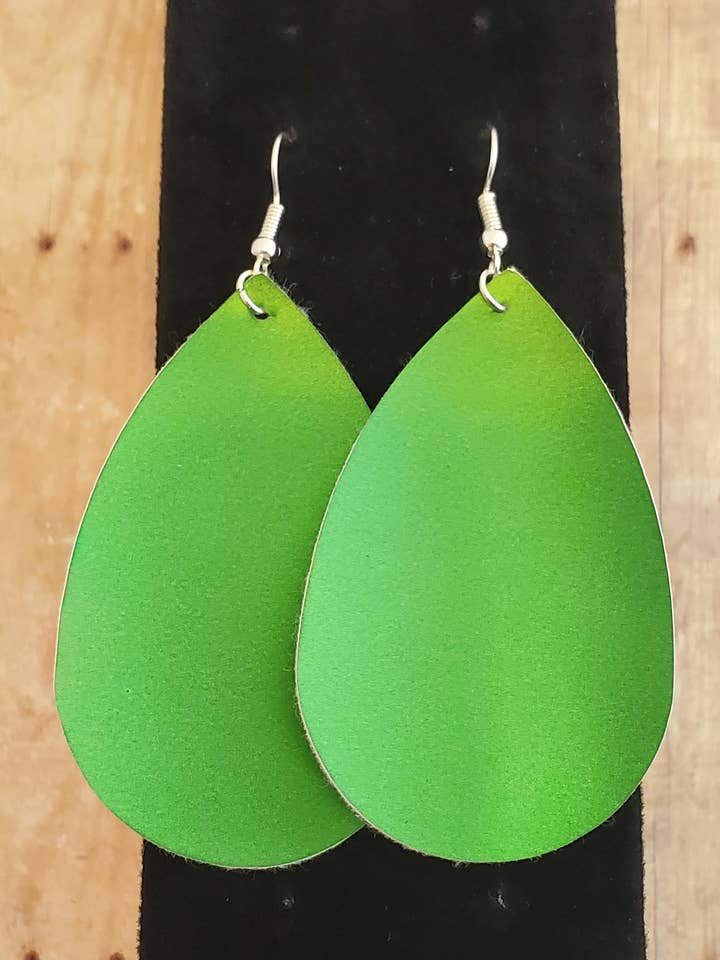 Boucles d'oreilles en forme de larme pour la vente par Creative Otters