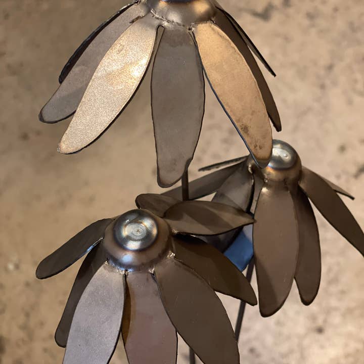 608 The Factory - Wholesale Garden/Lawn Stake - Metal Cone Daisy Flower Set of 24 Flowers