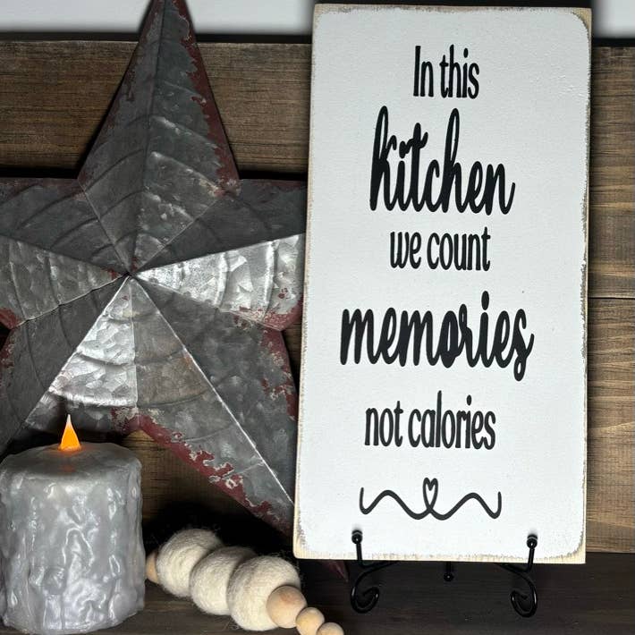 DANS CETTE CUISINE, NOUS COMPTONS LES SOUVENIRS, PAS LES CALORIES. pour la vente par Dudley's Cottage & Gifts