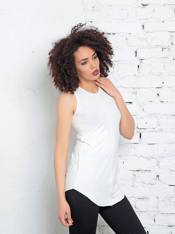 Klassisches schwarzes Tanktop aus edlem Baumwolljersey: /Suggi/ für den Großhandel von ADEPTT