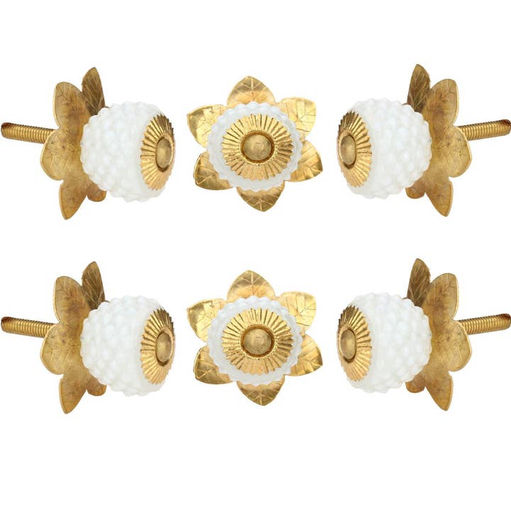 Set di sei pomelli in vetro a bacca lattiginosa per la vendita all'ingrosso da parte di Perilla Home