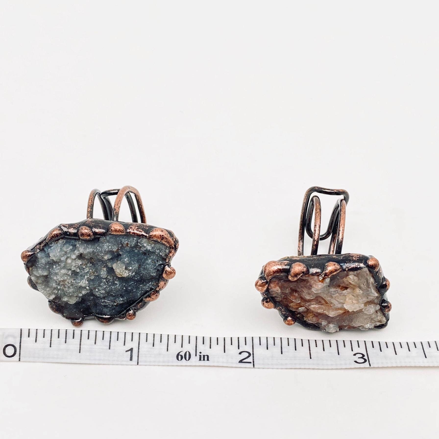 Tilfældig størrelse og farve Uregelmæssig naturlig agat ru sten justerbar ring - CS for engroshandel på Faire5