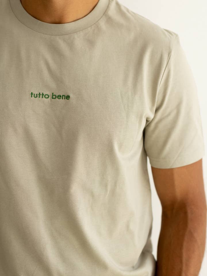 tutto bene T-Shirt Unisex Salbei + Grün für den Großhandel von &Friends