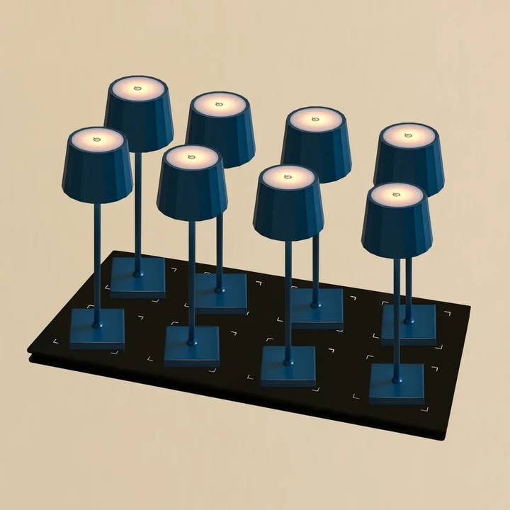 Conjunto Combi Profissional – 8 x Candeeiros de Mesa Recarregáveis Wouter Delftware Blue & 1 x Estação de Carregamento Central sem Fios com Tecnologia Qi por atacado de Tavellio