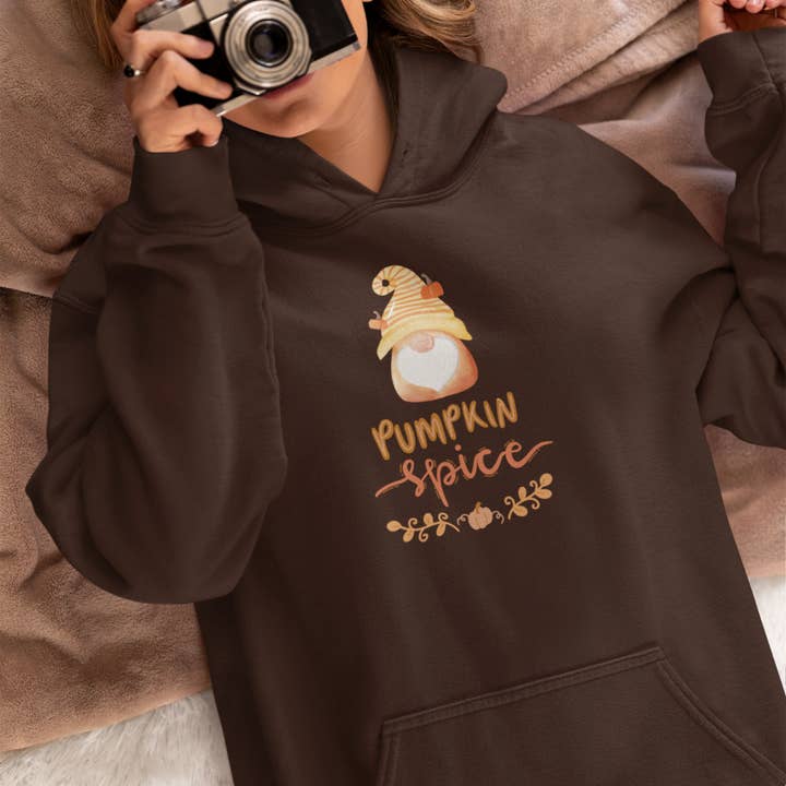 Hoodie de Abóbora com Gnomo de Outono, Sweatshirt Unissexo Aconchegante de Outono, Hoodie de Ação de Graças, Ideia de Presente Fofo para o Outono por atacado de Happythings76