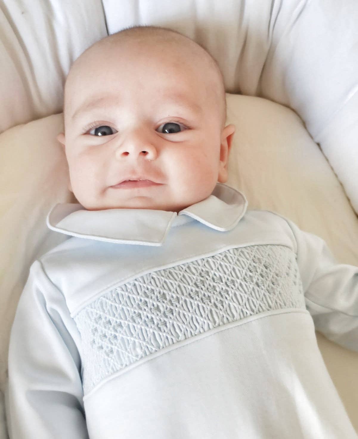 Tecomoabesos - Vente Barboteuse – bébé - Barboteuse en Pima avec smocks faits main, blanc et bleu2