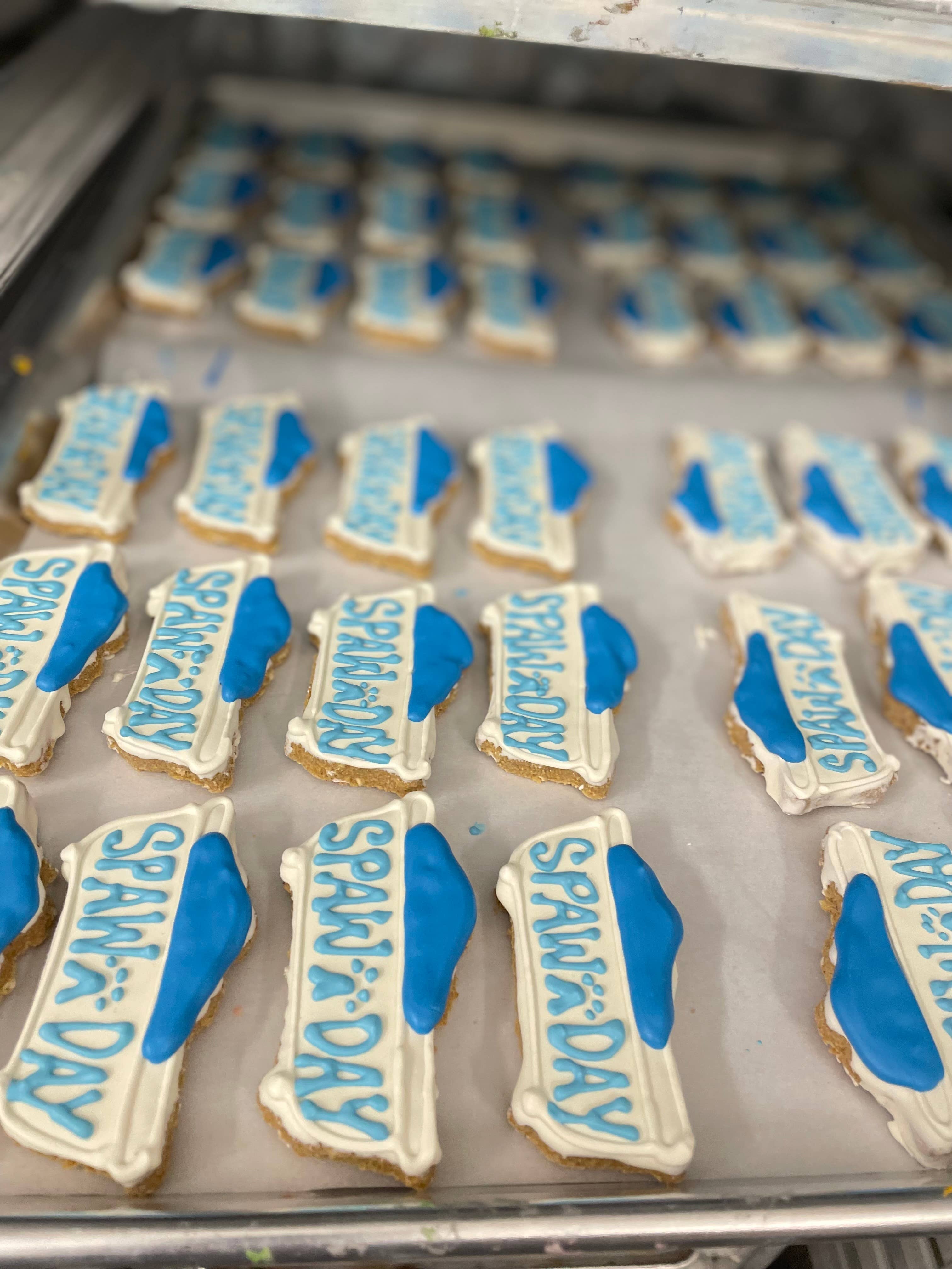 Lucky Biscuit Pet Bakery - Wholesale Pet Treats - Dog - Spaw Day Cookies4