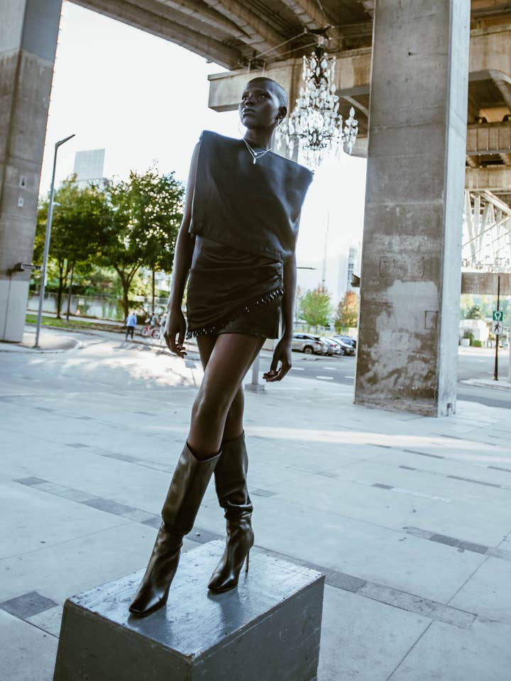 Nicole Top in zwart voor wholesale door Adeera