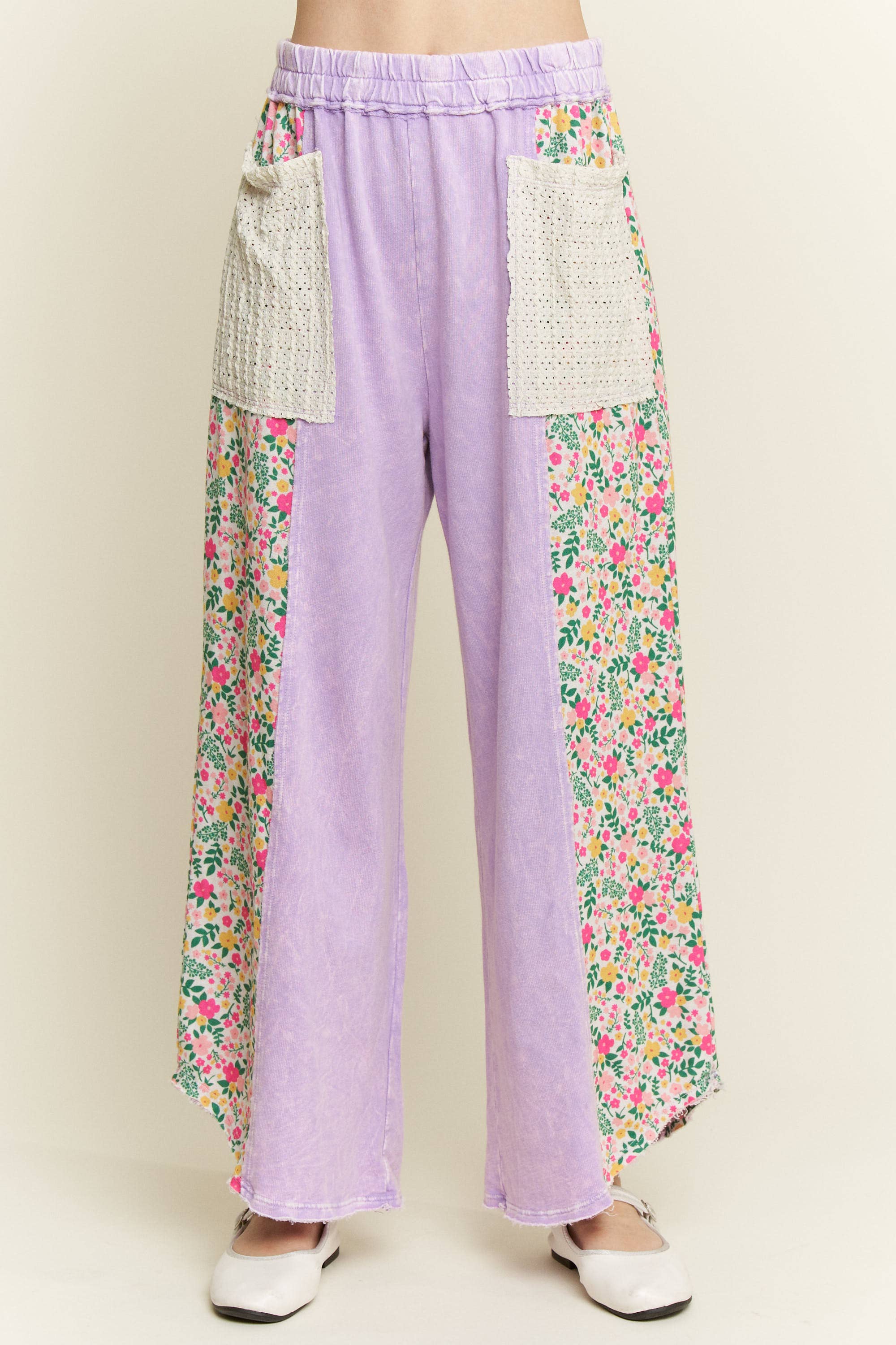 J.Her – wholesale Byxor - Dam – Mineraltvättade blommiga sidokortade byxor HP65397