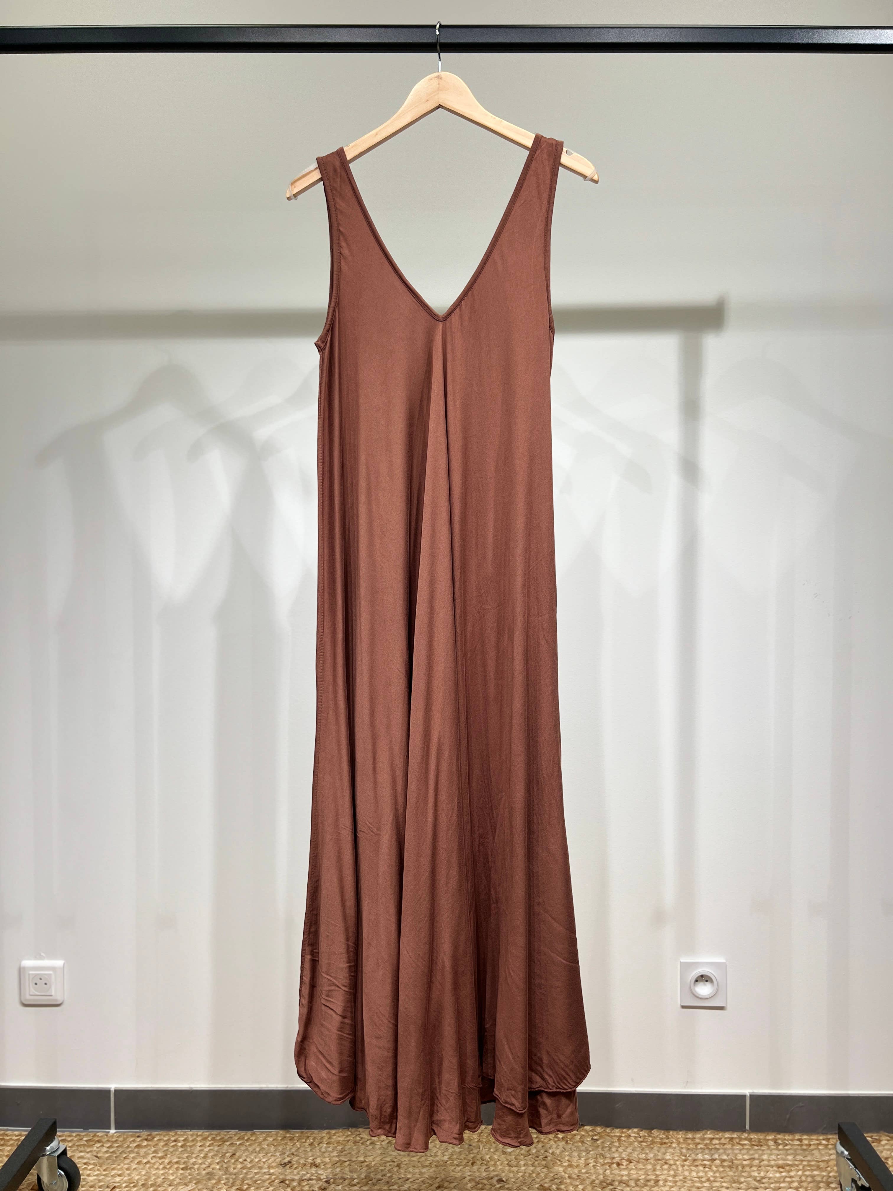 L'Emotion – Großhandel Kleid – Damen – Maxikleid mit V-Ausschnitt und breiten Trägern11