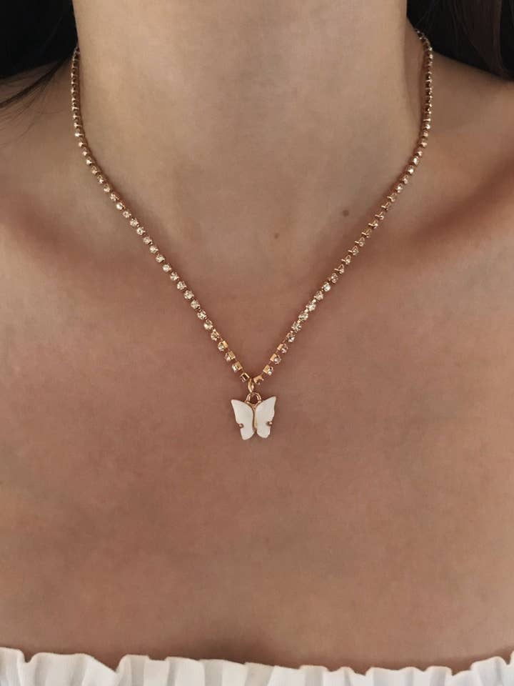 Colar Borboleta com Diamanté Branco por atacado de Whatevertheseason