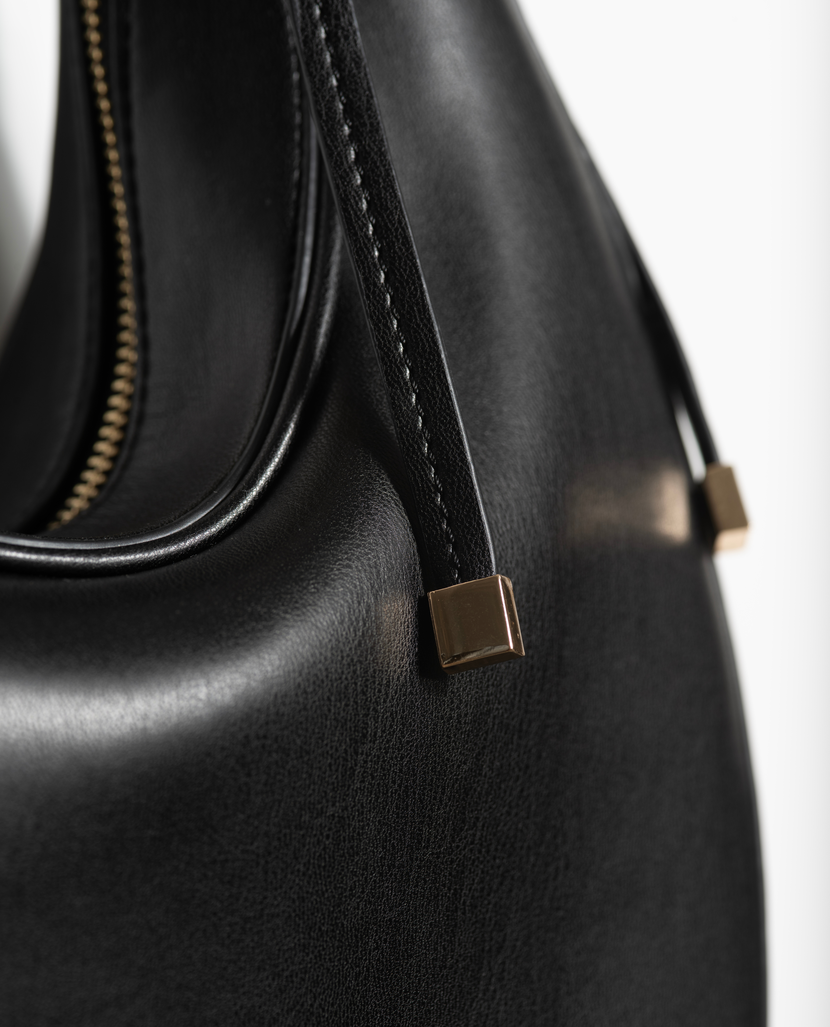 Black Vivien for wholesale on Faire5