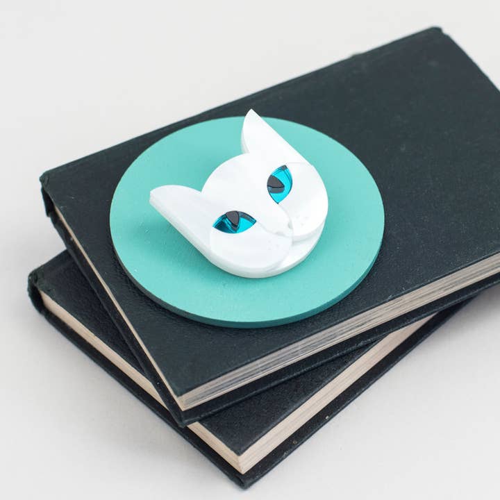 Laura Danby - Wholesale Brooch - White Cat Acrylic Brooch