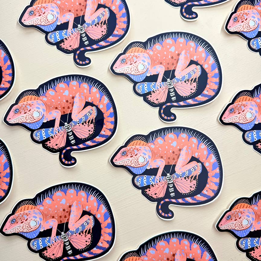Christine De Carvalho – Großhandel Aufkleber – Rosa Chamäleon Vinylaufkleber - Wildtieraufkleber - Natur1