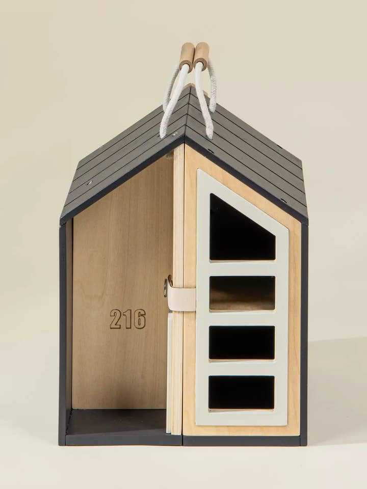 Houten poppenhuis om mee te nemen voor wholesale door Coco Village