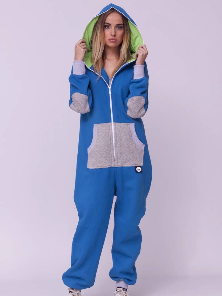 Femme - Bleu Ciel pour la vente par Sofa Killer