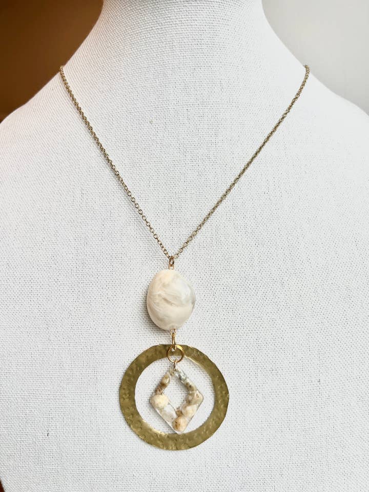 Vintage-Perlenanhänger aus Kunstharz mit Steinen, GF- oder Sterlingring für den Großhandel von UpCycled Uglies