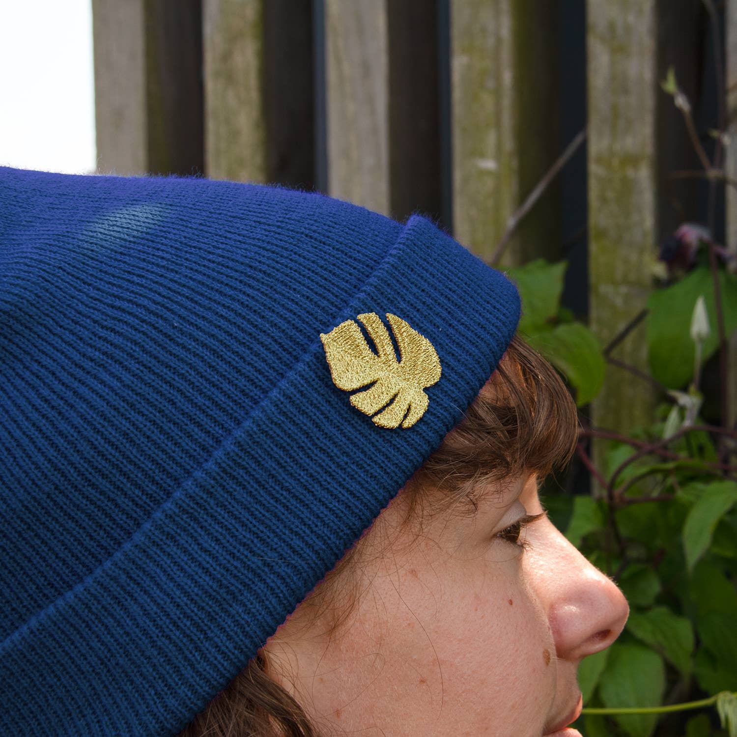 Botanopia - gifts , decor and cards for plant lovers - Venta al por mayor Broches - Broches bordados dorados - 3 hojas tropicales (Aroides)10