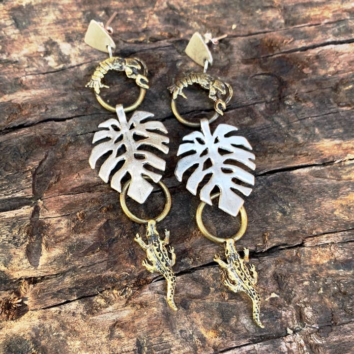 Brass & silver mixed metal palms w/gator for wholesale by Salt & Steel