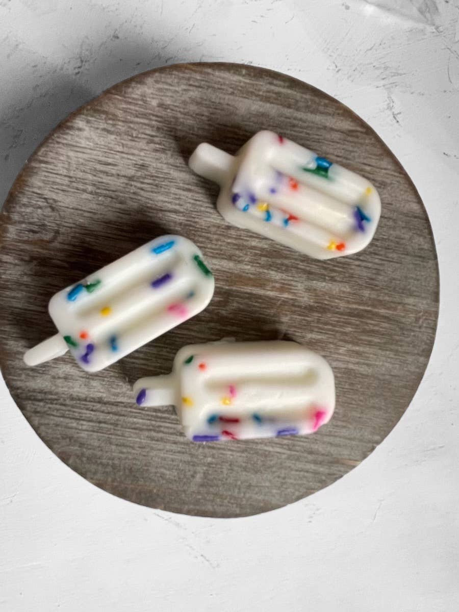 Wicks and Gifts - Vente Fondants - Bougie Fruit Loop en forme de mini-popsicle de 5 oz qui fond1