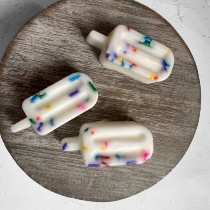 Wicks and Gifts - Vente Fondants - Bougie Fruit Loop en forme de mini-popsicle de 5 oz qui fond1