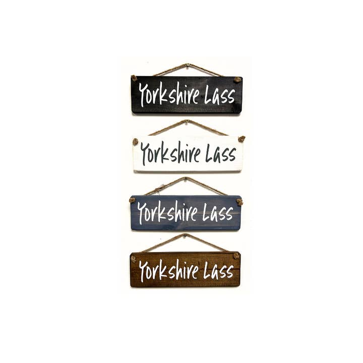 Yorkshire Lass tegen voor wholesale door The Giggle Gift Company