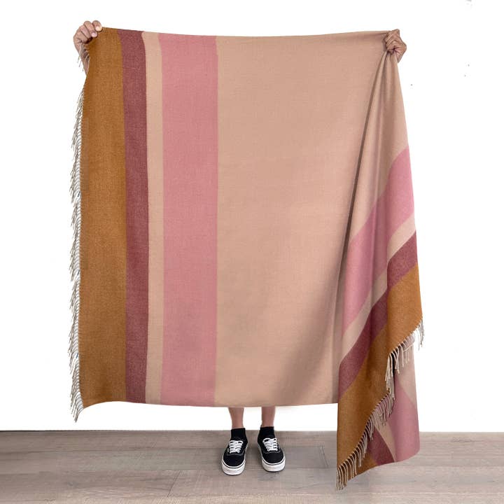 Shupaca Alpaca - Wholesale Throw blanket - NEW! 100% Baby Alpaca Throw - Mocha Mousse1